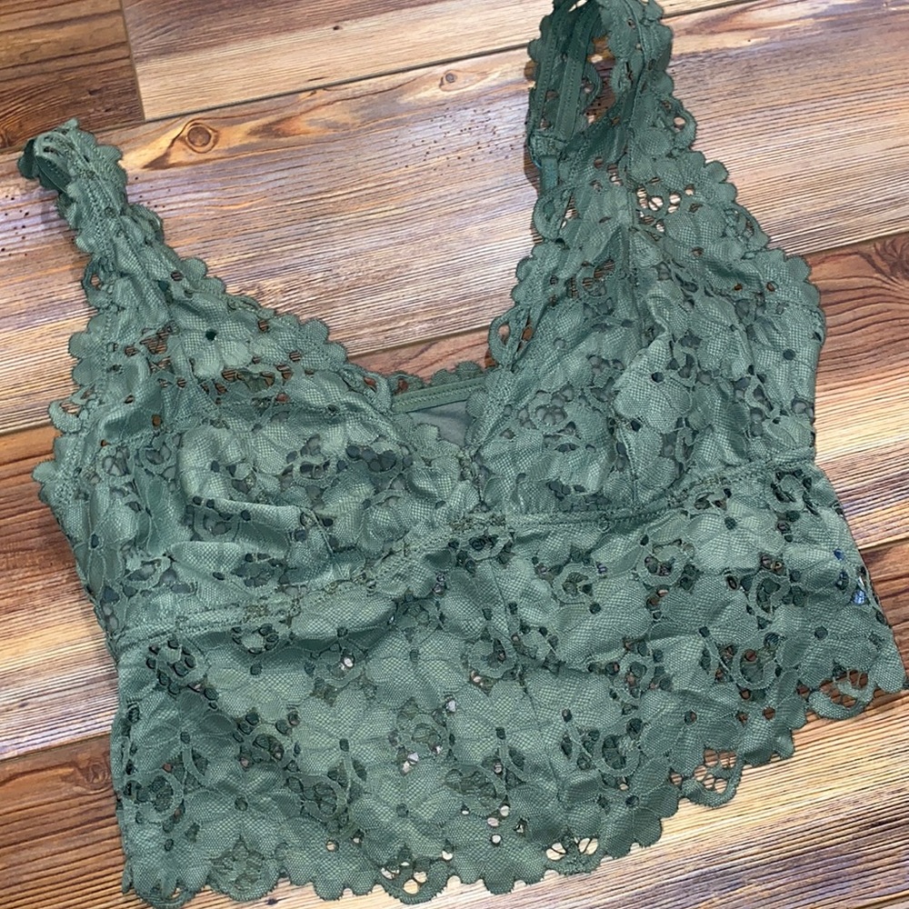 NWT. Olive Aerie Bralette.
